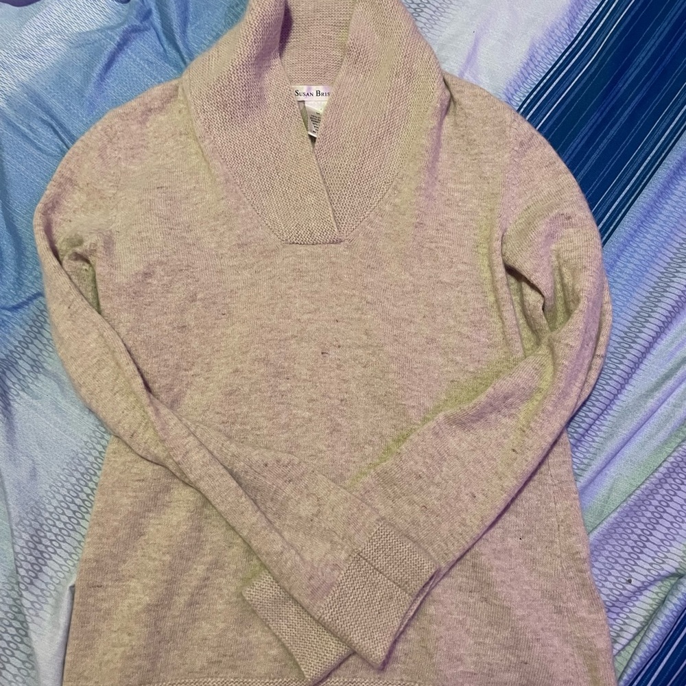 Creme colored long sleeve turtle neck!